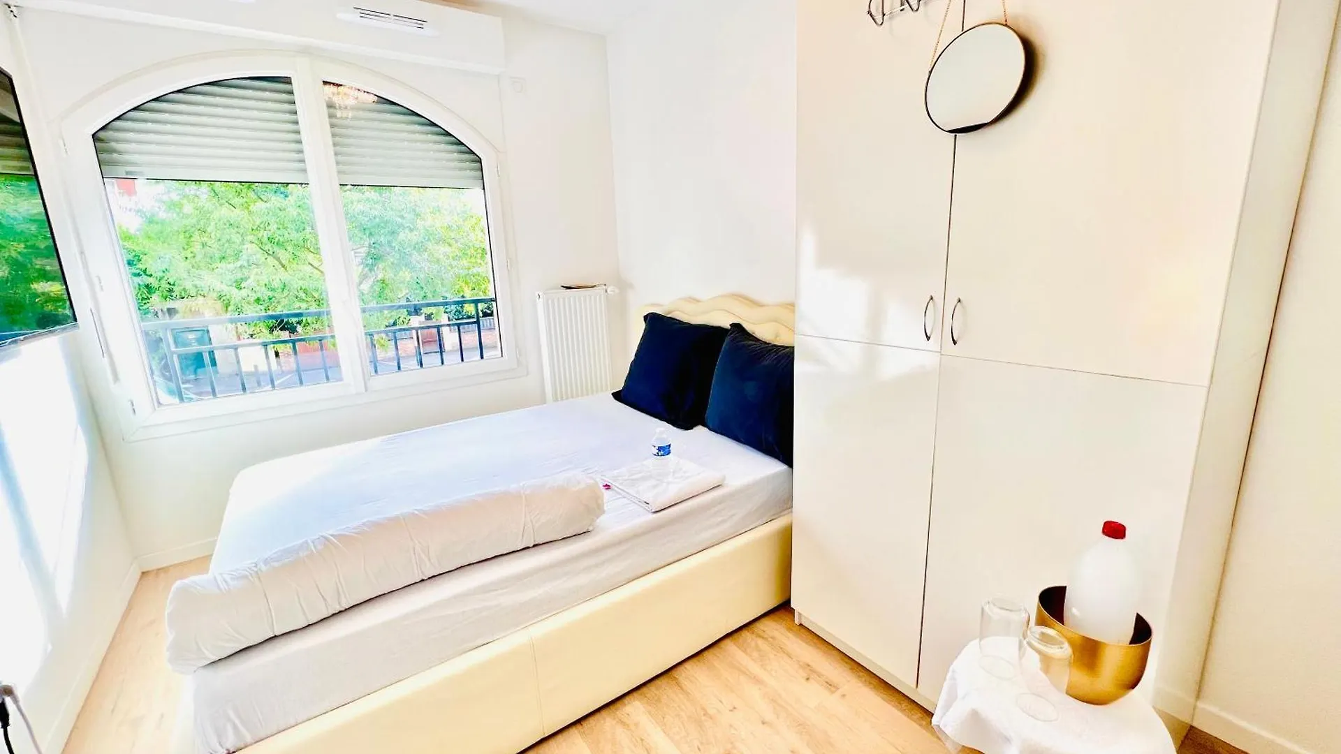Les Residences De Djibril Le Blanc-Mesnil Homestay