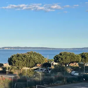 https://appartement-pieds-dans-leau-vue-mer-bormes-les-mimosas.fr-provencehotel.com