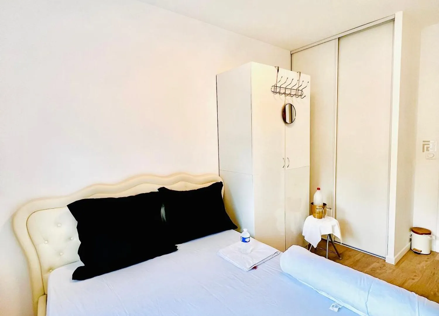 Les Residences De Djibril Le Blanc-Mesnil Δωμάτια σε οικογενειακή κατοικία
