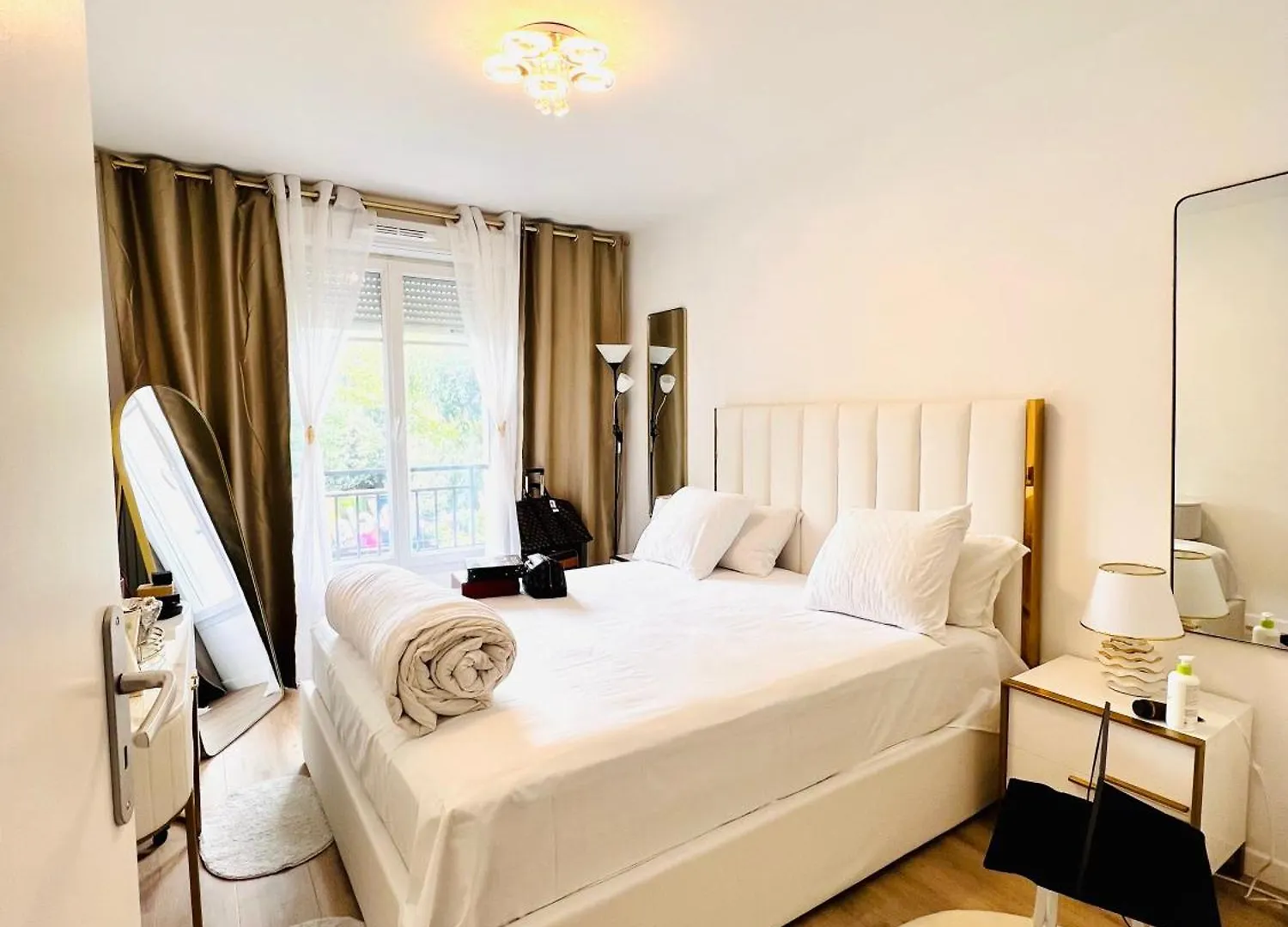 Les Residences De Djibril Le Blanc-Mesnil Δωμάτια σε οικογενειακή κατοικία